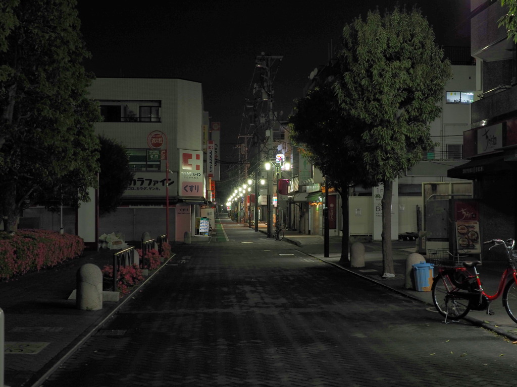夜散歩　無人商店街