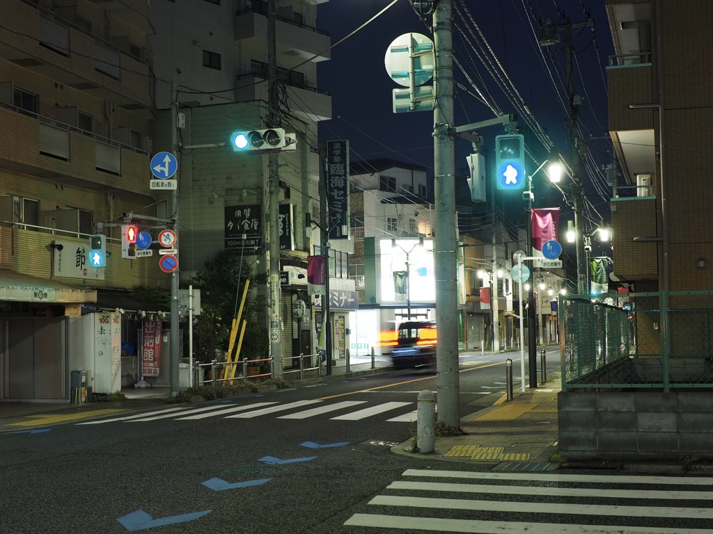 夜散歩　無人商店街