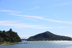 木曽川に佇む犬山城