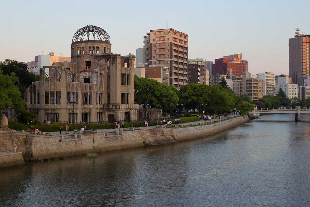 ドームの夕景