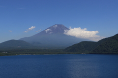 本栖湖からの富士