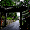 金峰山寺黒門・雨模様