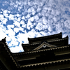 松本城の上はうろこ雲