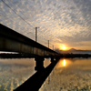 朝日に浮かぶ鉄橋