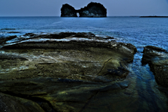 烟る円月島