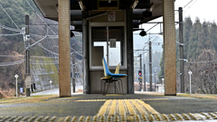 ホームのベンチ