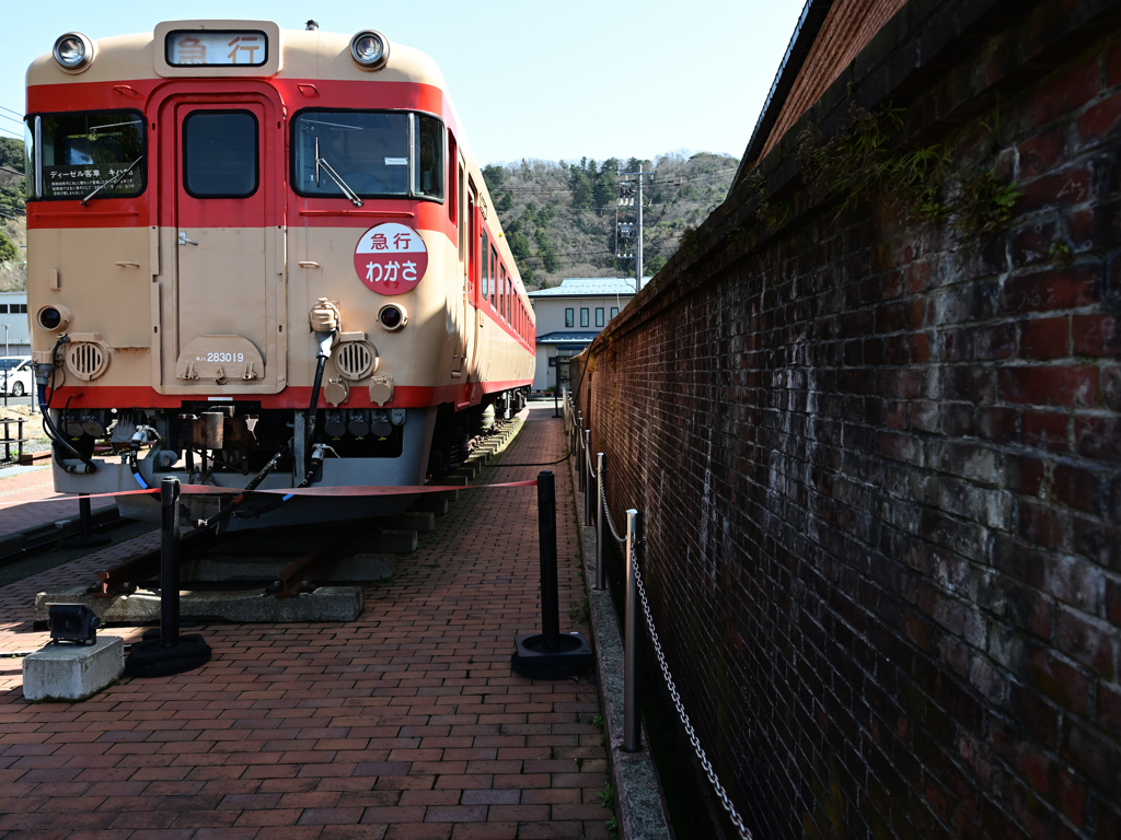 敦賀赤レンガ倉庫　急行わかさ