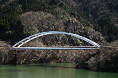 日吉ダムの白い橋