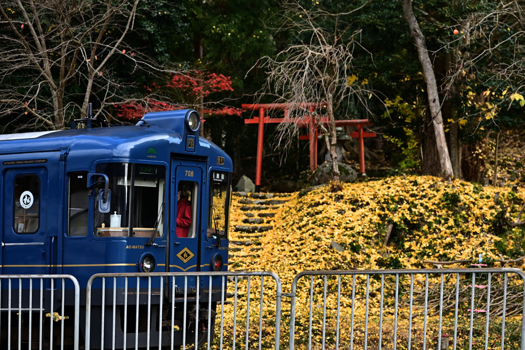 お稲荷さんと列車