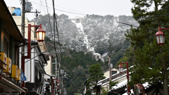 城崎温泉を散歩してきました。温泉街からロープウェイを望む