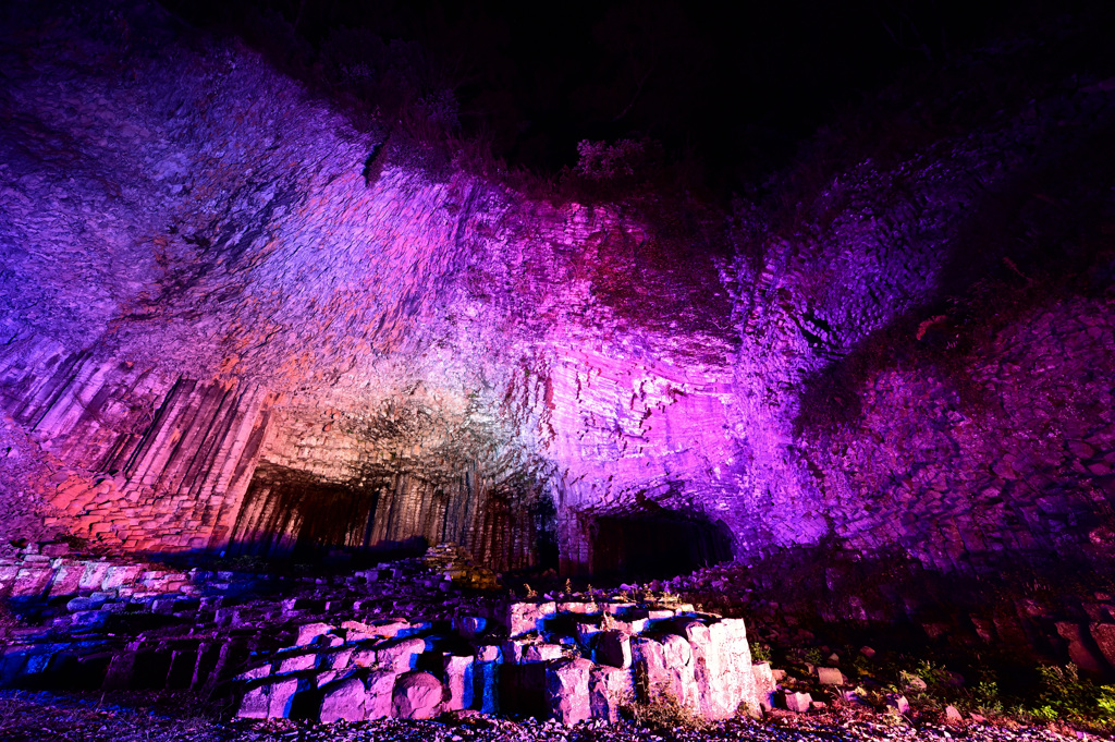 玄武洞ライトアップ