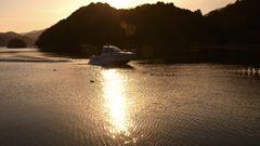 久美浜湾の夕景　疾走するボート