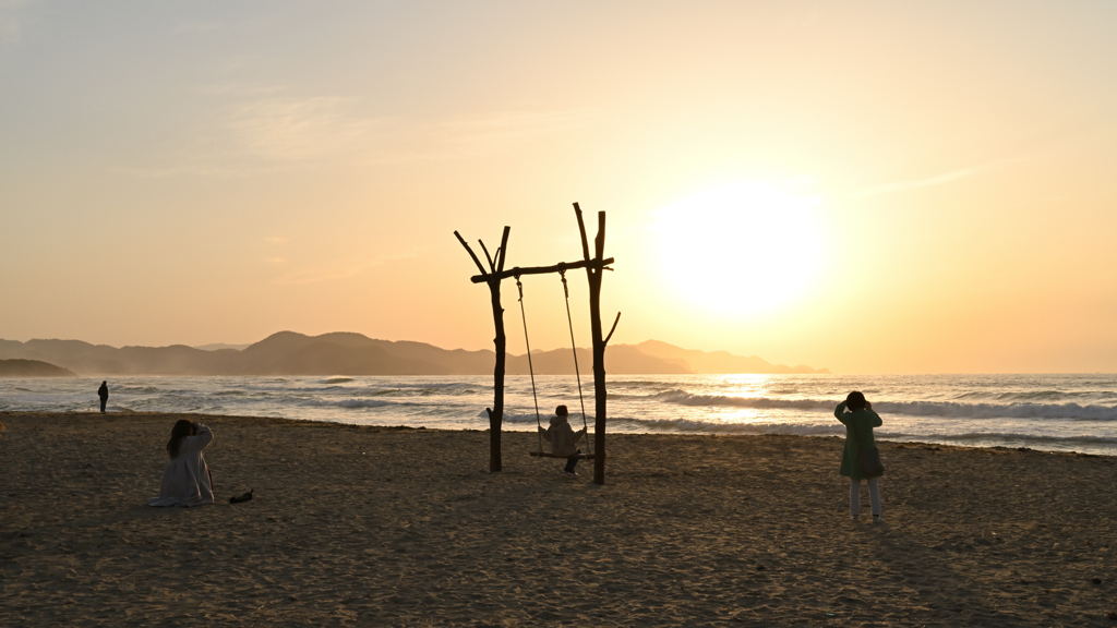 インスタスポット　夕日ヶ浦ビーチぶらんこ