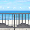 フェンス越しの海岸