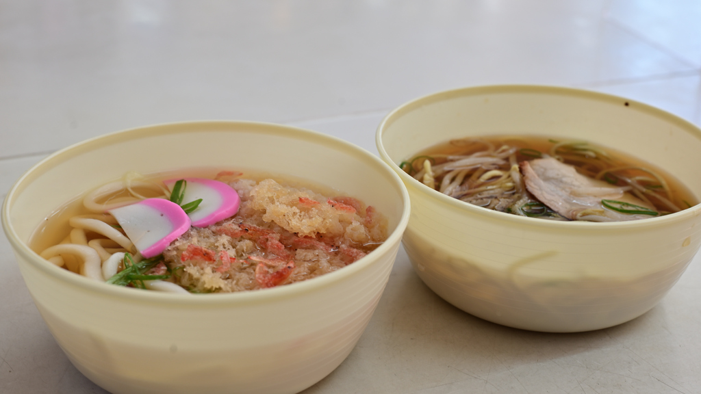 レトロ自販機の聖地で昼食