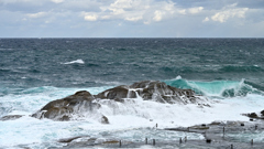 冬の日本海「親水プール」