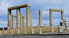カマイ海岸のモニュメント