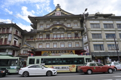 京都市バスと南座