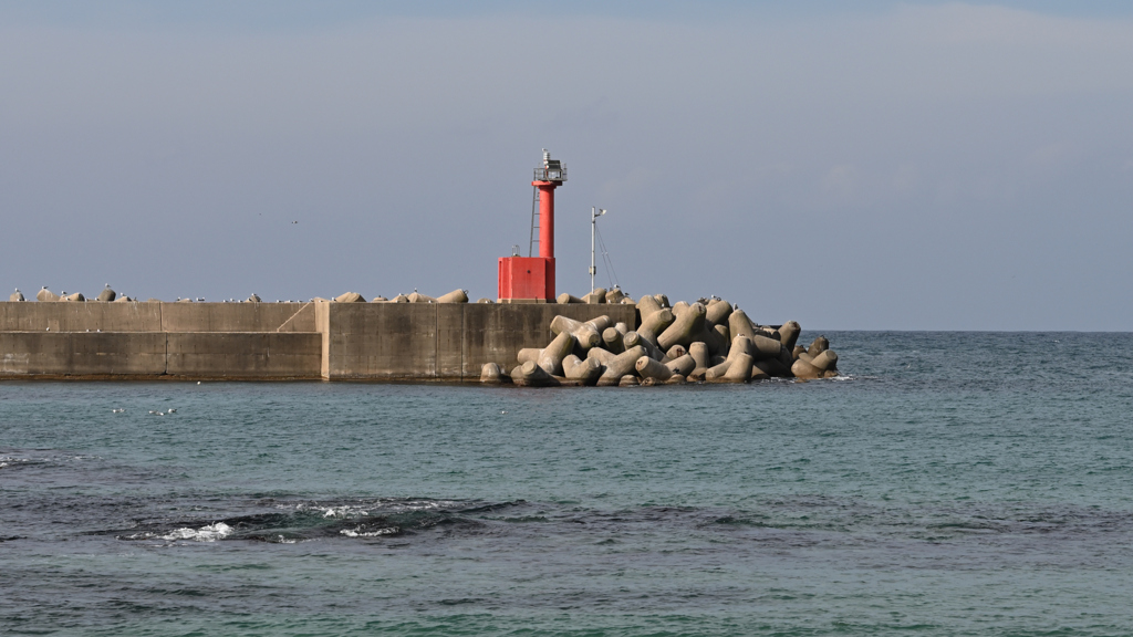 中浜漁港の赤灯台