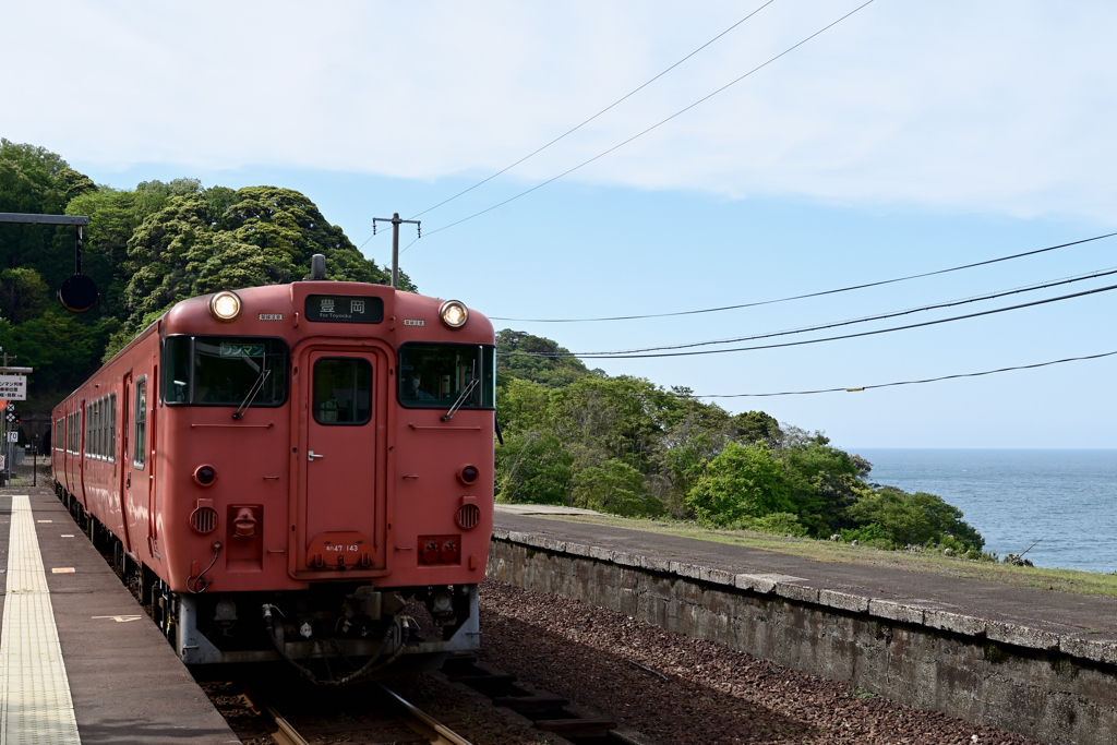 海を見下ろす駅