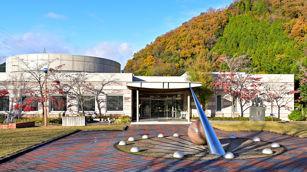 日時計がお出迎え