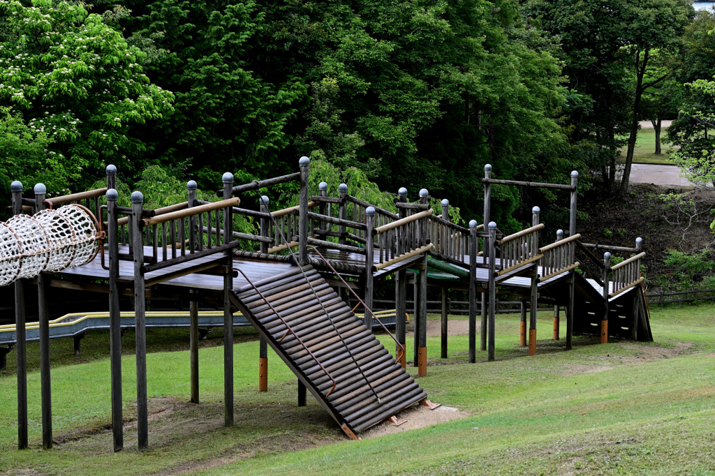 雨中の公園　遊具