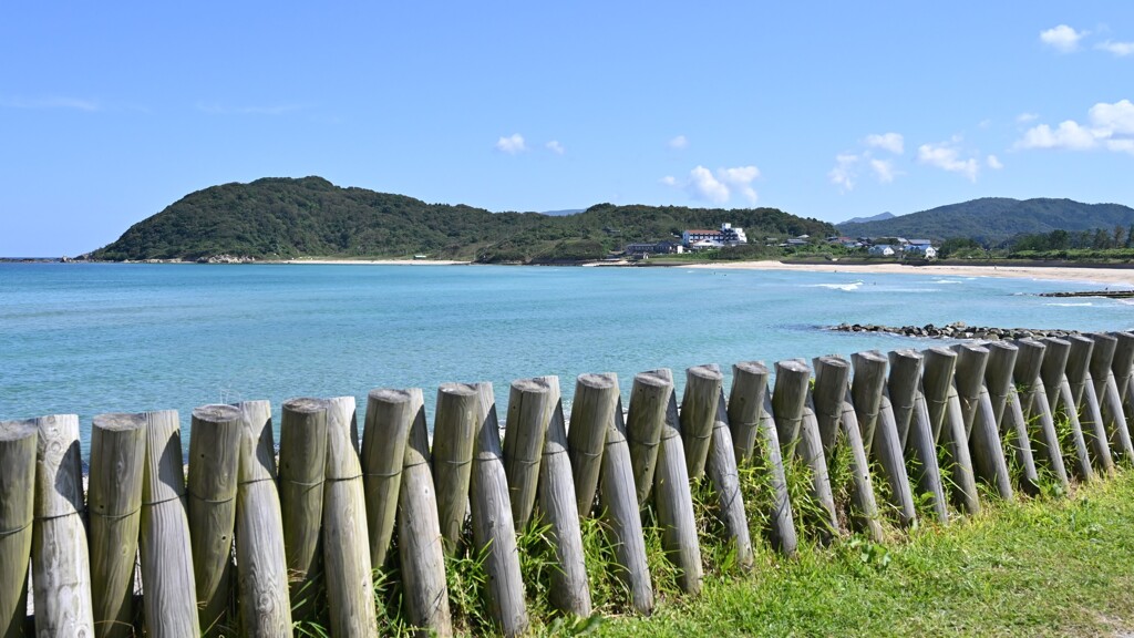 晴れ渡る空と綺麗な海