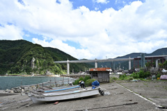 餘部駅　漁港から