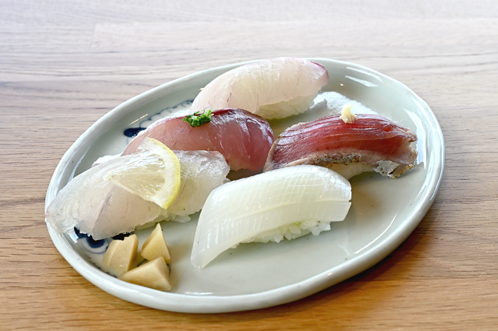 昼食は寿司
