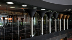 反射するロビー③