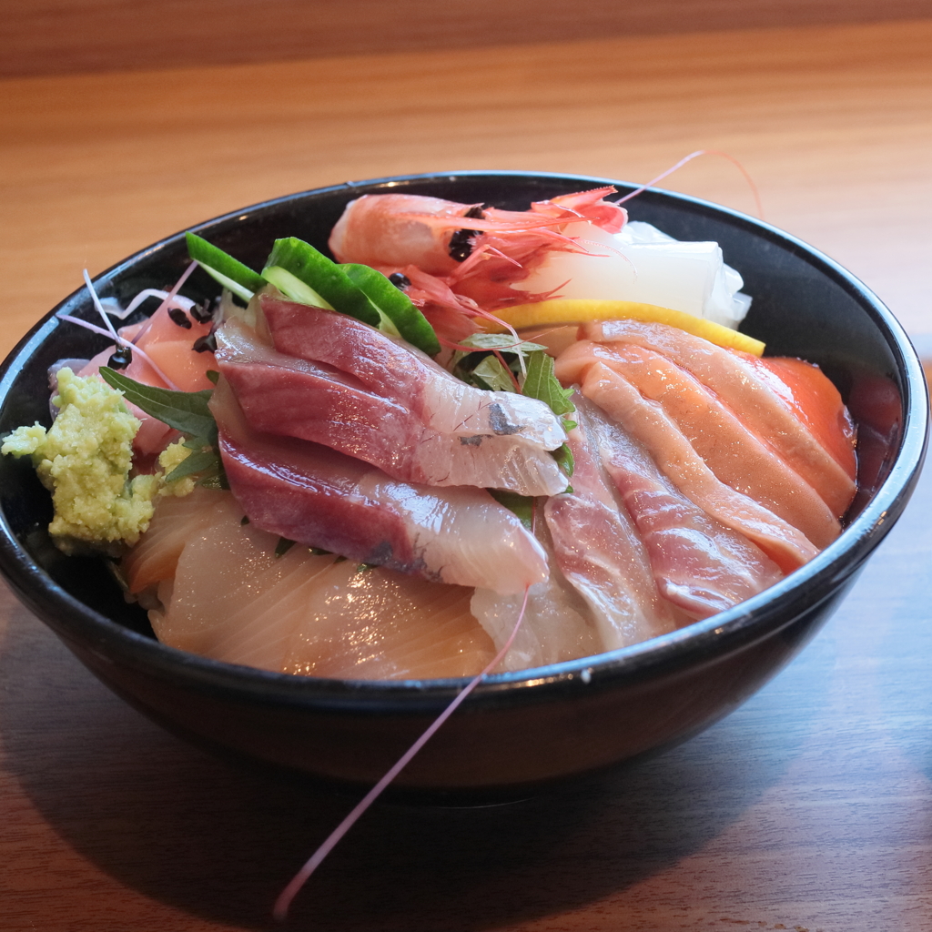 今日も 「海鮮丼」食べました。