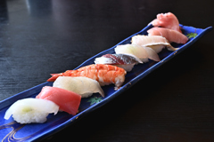 お昼は握り寿司