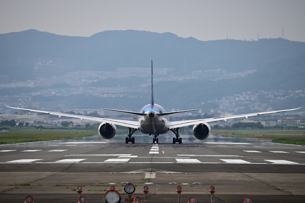 伊丹空港　ANA機離陸前