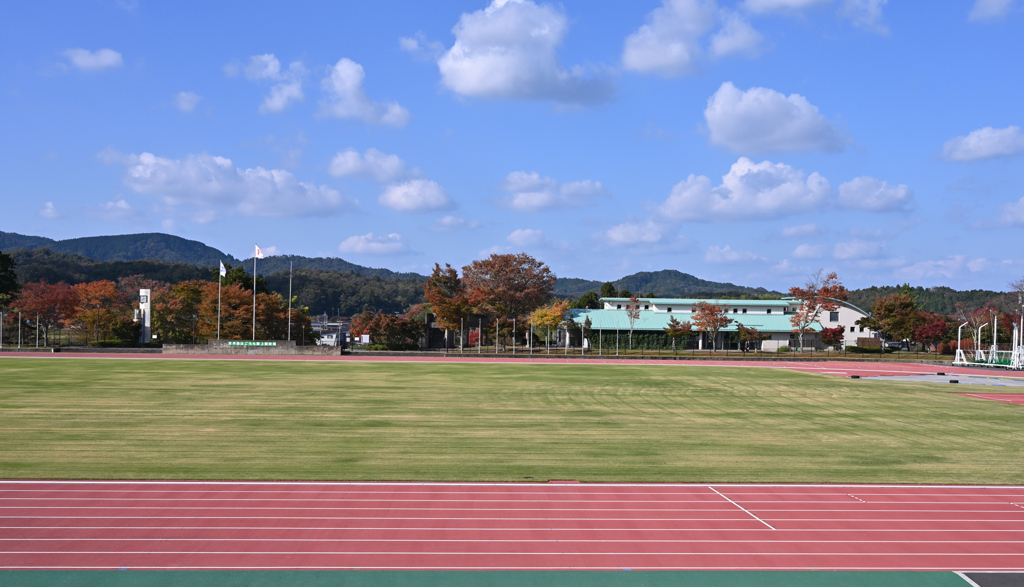 陸上競技場の秋①　管理棟