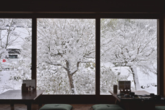 蕎麦屋さんの外は雪景色