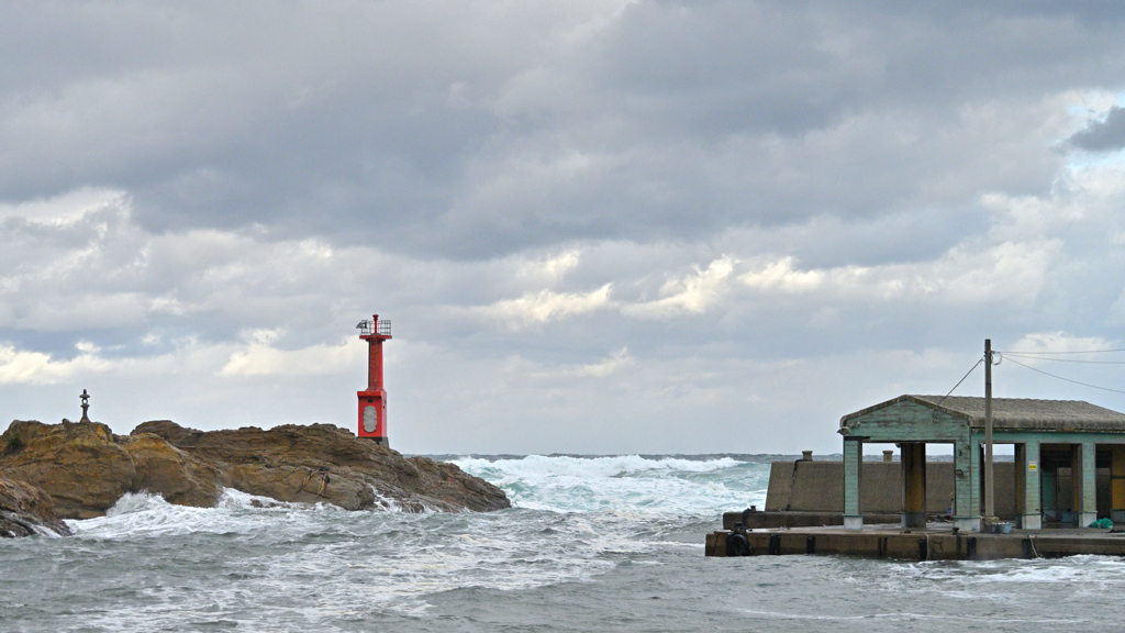 冬の日本海「三津漁港」