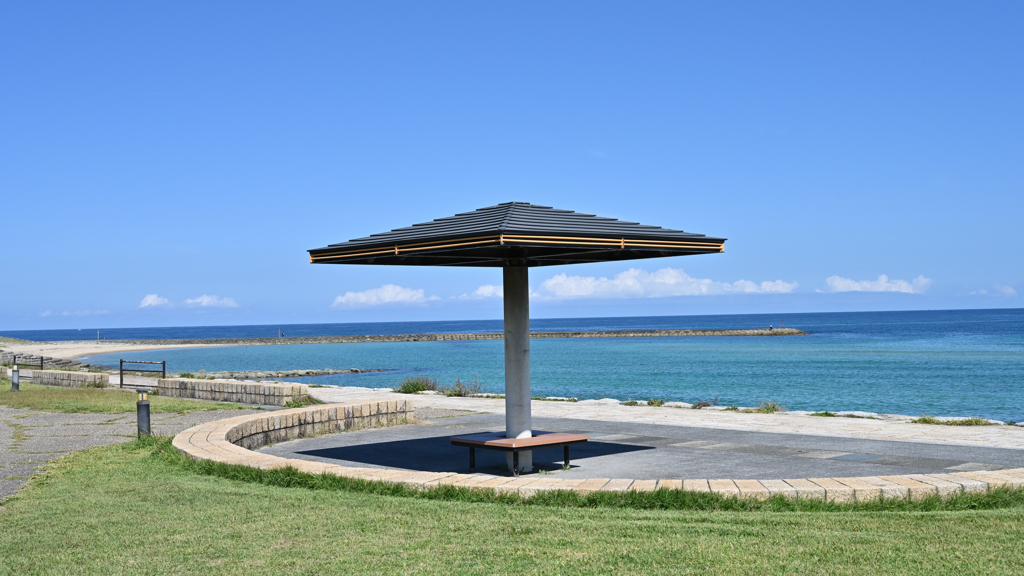 夏に逆戻りした海③