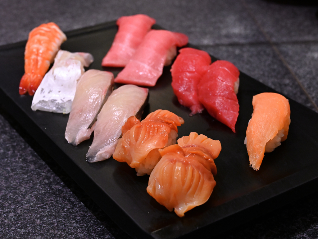 夕食は寿司　