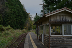 ホームの待合室