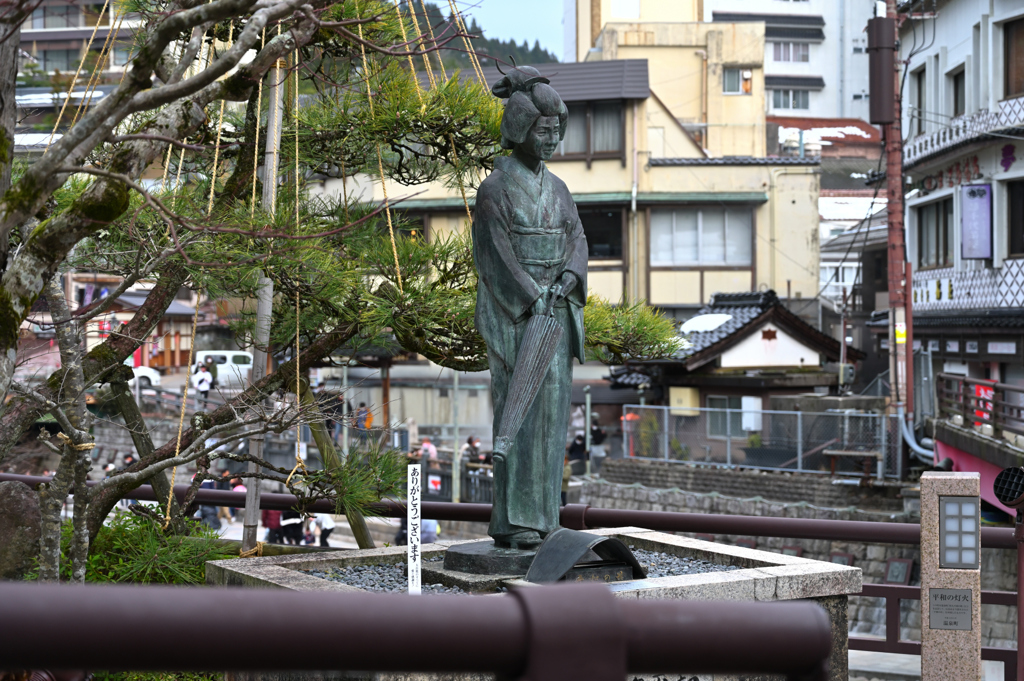 湯村温泉「夢千代像」