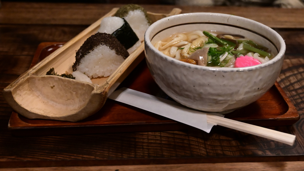 本年も宜しくお願い致します。　とりあえず腹ごしらえ「うどん」