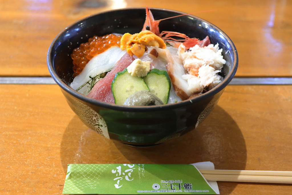 今日の昼ごはん「海鮮丼」