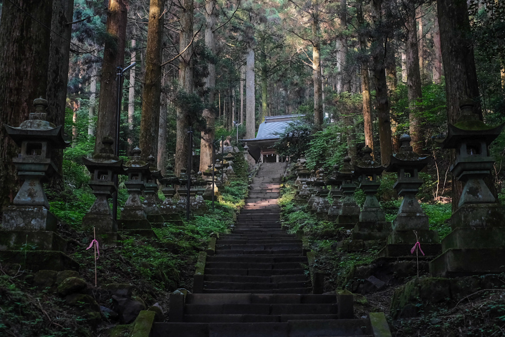 上色見熊野座神社 本殿手前