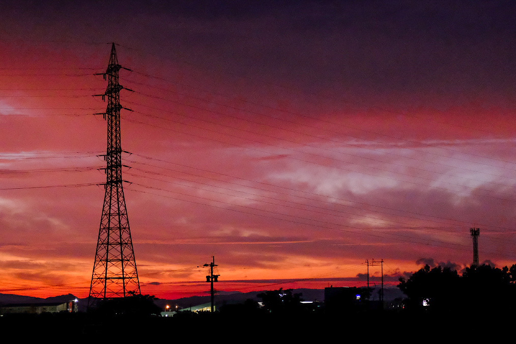 夕焼けと鉄塔