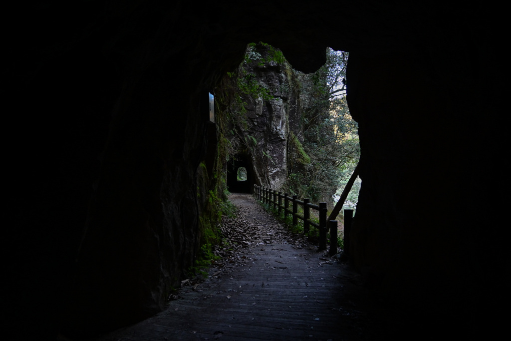 トンネルの中から撮るトンネル