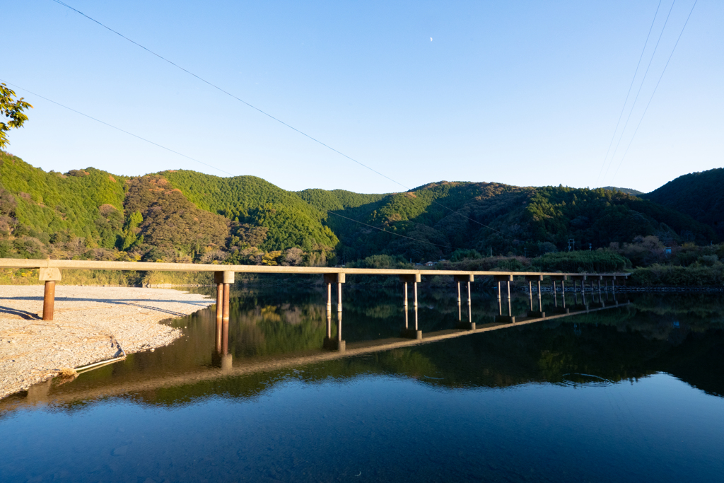 【四万十川の風景 19　夕暮れの三里沈下橋】