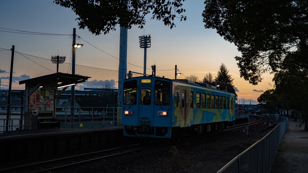 夕暮れの駅