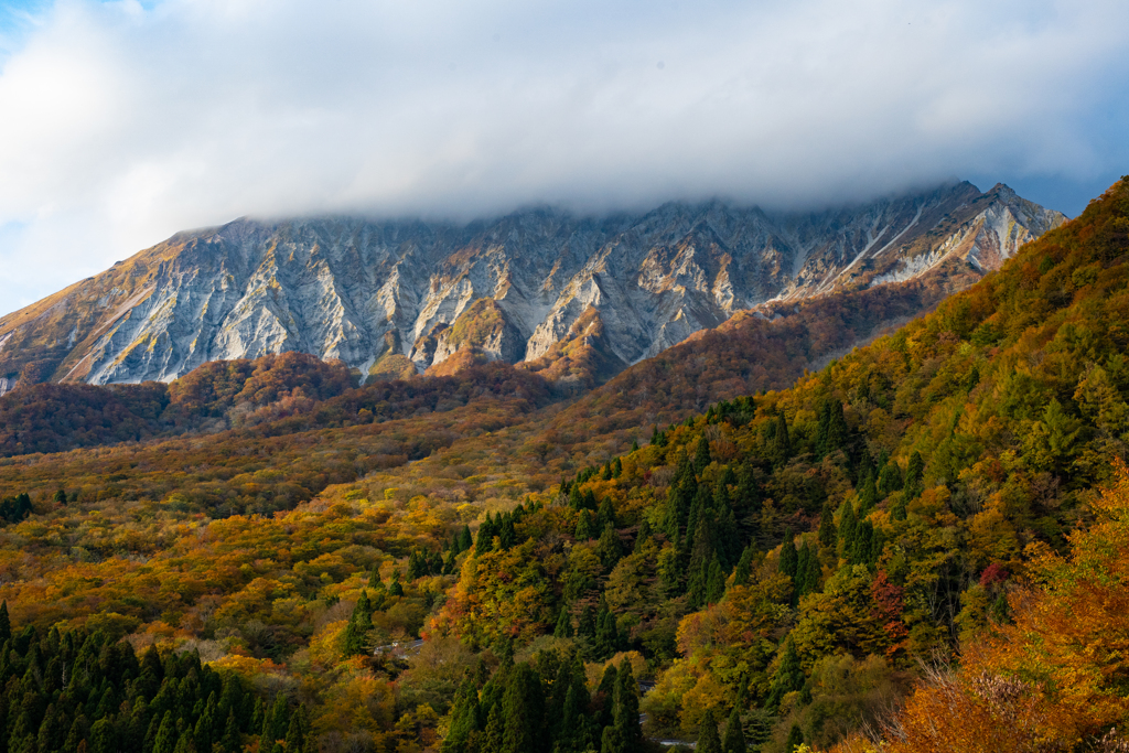 錦繍の山　夕暮れ時