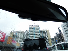 雨の中