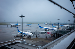 雨の羽田空港